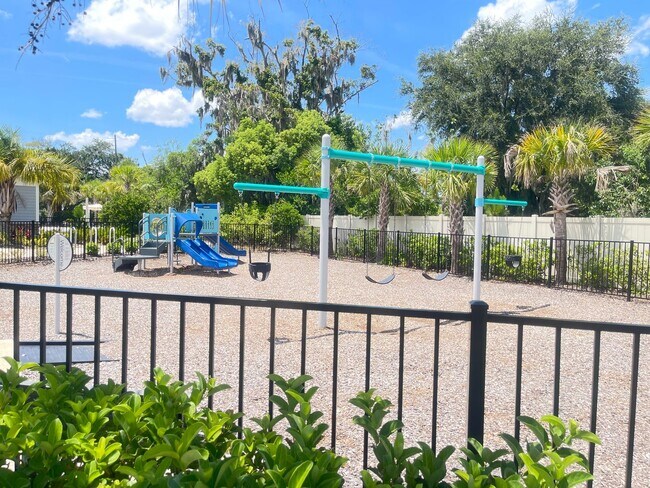 Building Photo - Charming 2-Bed, 2 and half-Bath Townhouse ...