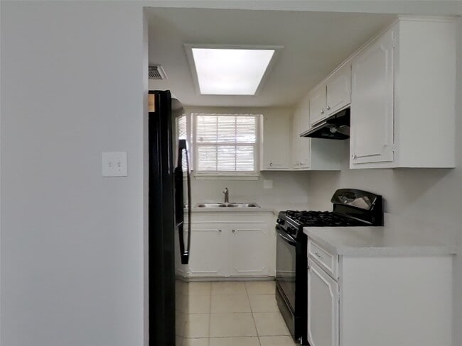 Building Photo - 6422 French Chateau Dr