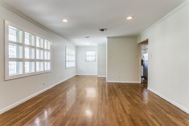 Building Photo - BOUTIQUE ALAMO HEIGHTS 1-BEDROOM APARTMENT