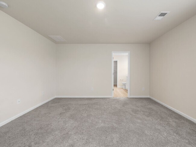 Building Photo - Modern 5BR Home with Quartz Kitchen & Open...