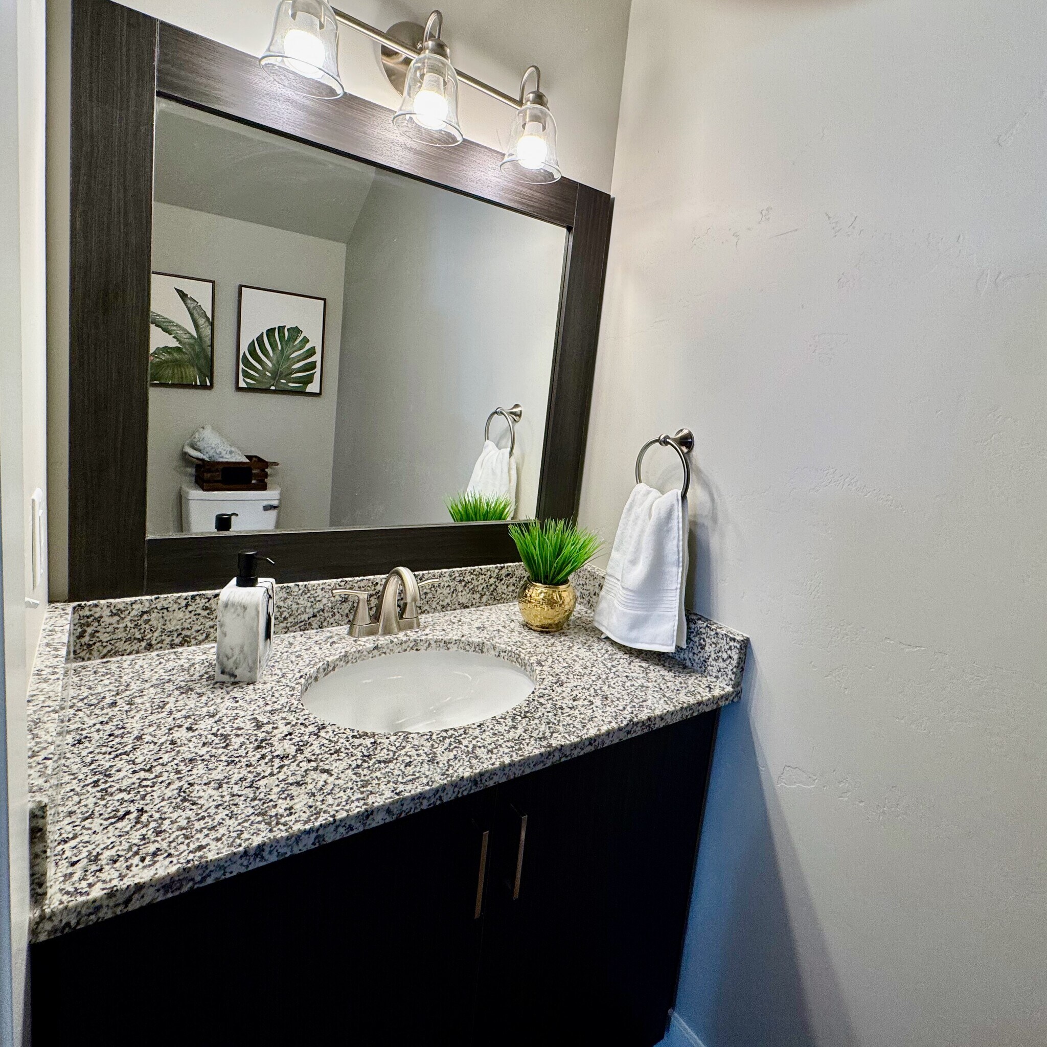 Building Photo - 1624 Hannah Ln