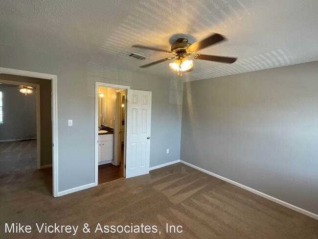 Building Photo - 2 br, 1.5 bath House - 3929 Miramar Court