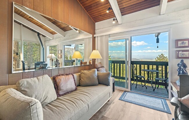 Building Photo - Fully Furnished 2 Bed / 2 Bath Corner Unit...