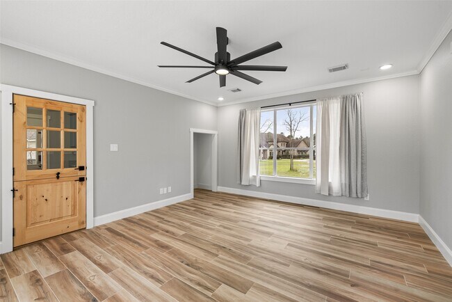 Building Photo - 8543 Crown Lake Ct