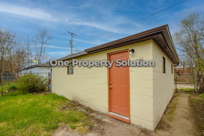 Building Photo - 2034 Pennsylvania St