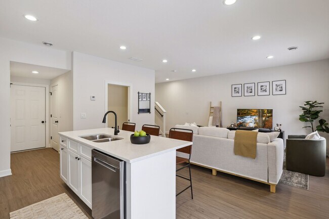 Building Photo - 804 Dailey Pl