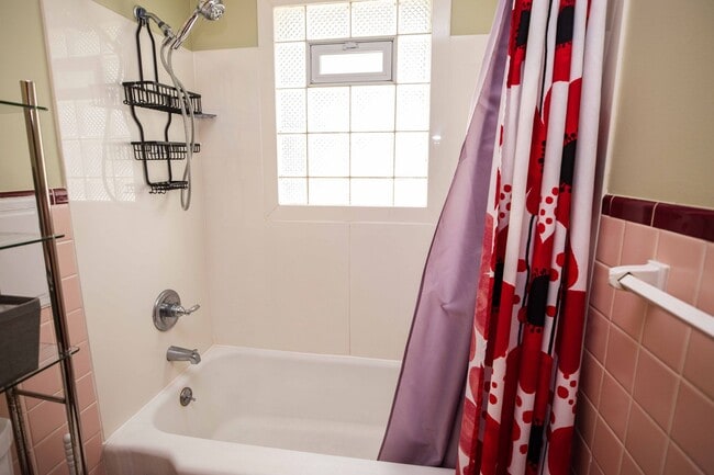 Building Photo - Beautifully updated two bedroom home in We...