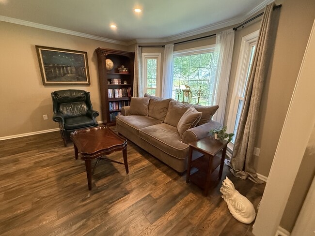 Building Photo - 989 Colonial Dr