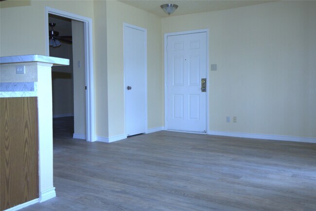 Building Photo - 2750 Holly Hall St