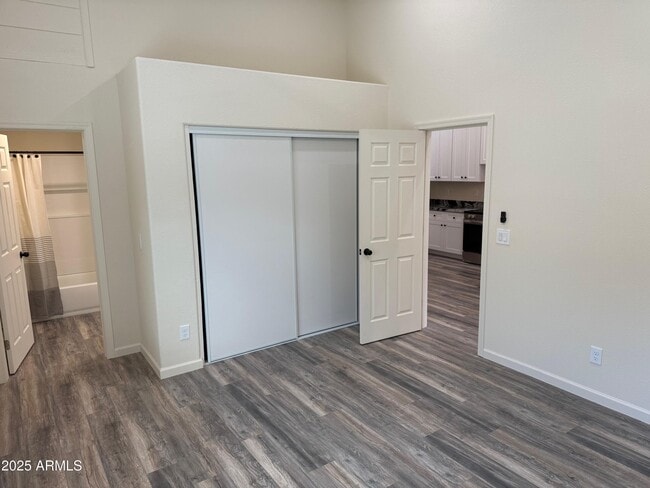 Building Photo - 217 W Estate Ln