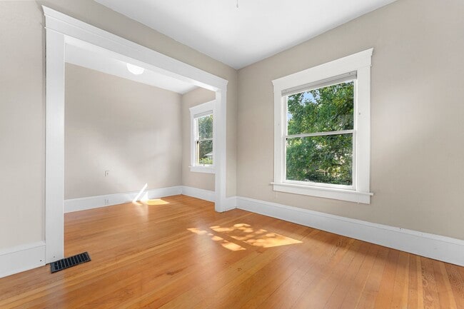 Building Photo - NENO1 - 1549-1601 SE 32nd Place