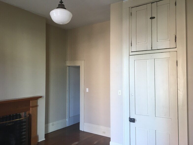 Building Photo - 213 Covington Ave