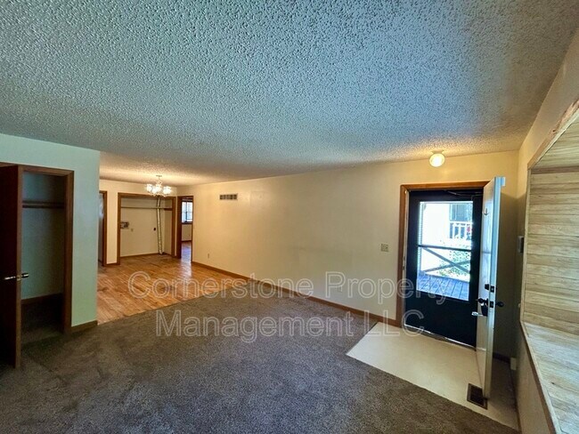 Building Photo - 723 Locust St