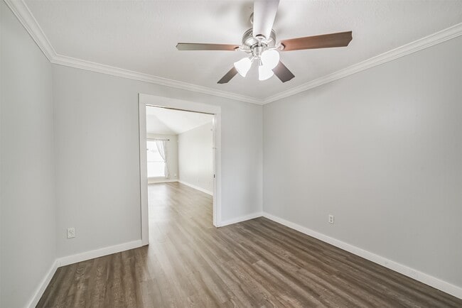 Building Photo - 1021 N Sunset Dr