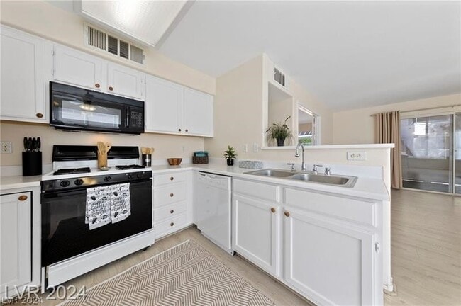 Building Photo - 3425 E Russell Rd