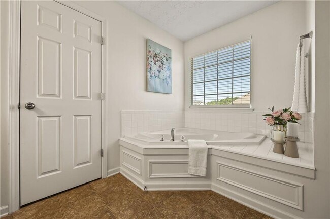 Building Photo - 211 Millstone Dr