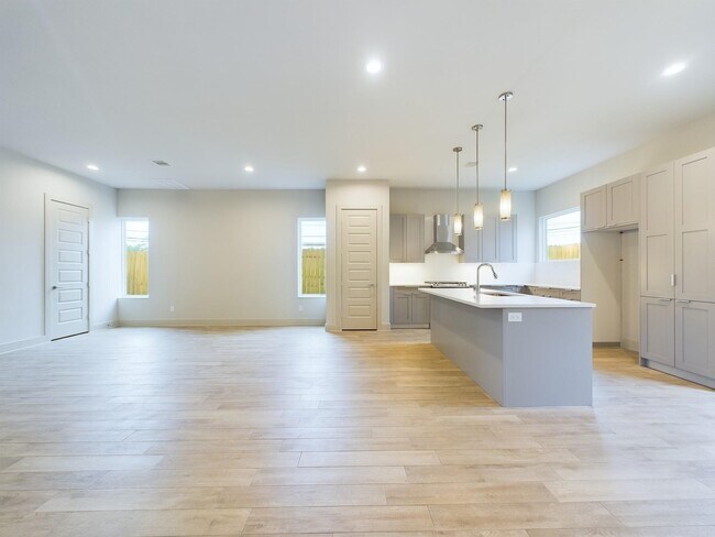 Building Photo - 5726 Rucio Ln