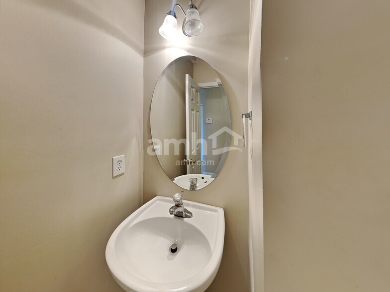 Building Photo - 14012 Sobeck Ln