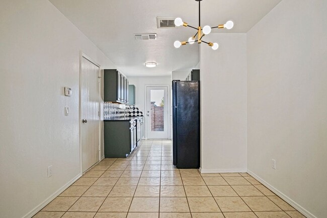 Building Photo - Beautiful 2 Bedroom - 2 Bathroom in Deer C...