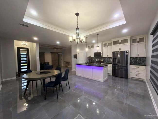 Building Photo - 17 S Elevation Dr