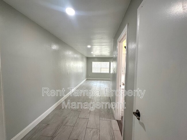 Building Photo - 612-612 17th Ave S