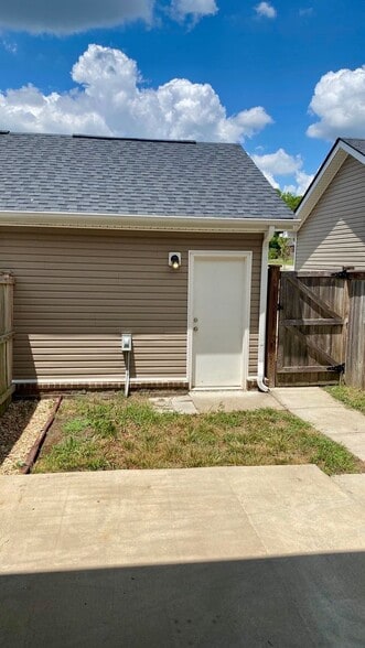 Building Photo - 2946 Treloar Wy