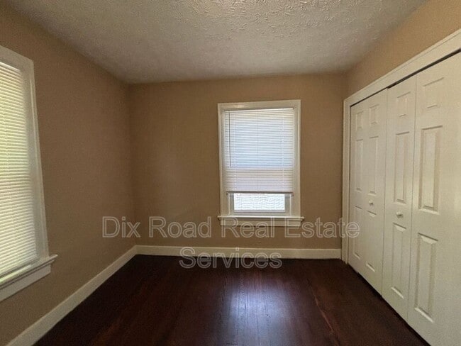 Building Photo - 217 Fernwood Ave