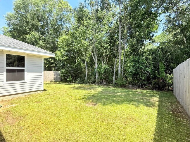 Building Photo - Modern 3 Bed/2 Bath - Prime Location