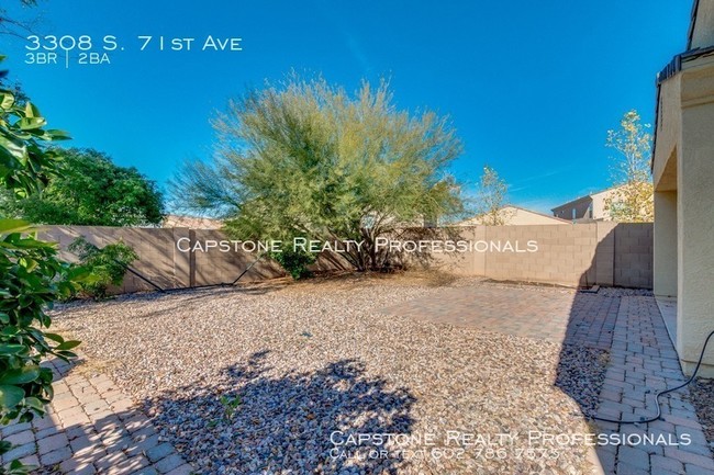 Building Photo - Gorgeous 3 Bedroom 2 Bath Home In Phoenix!