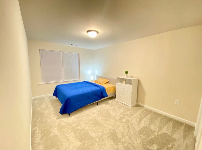 Building Photo - 5612 Preveza Pl