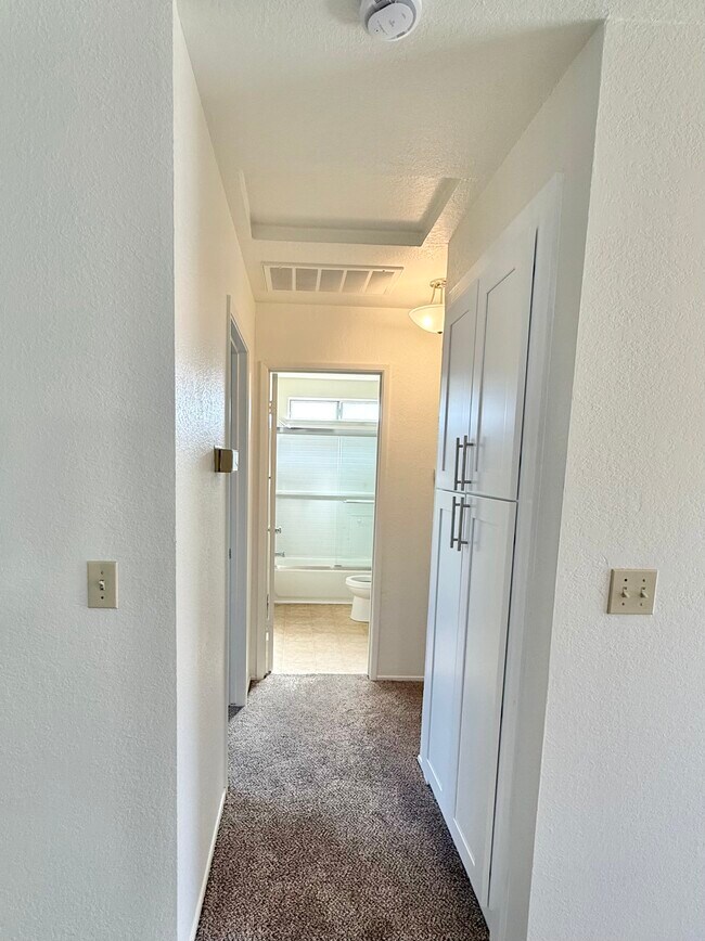 Building Photo - 200 Northwoods Ave