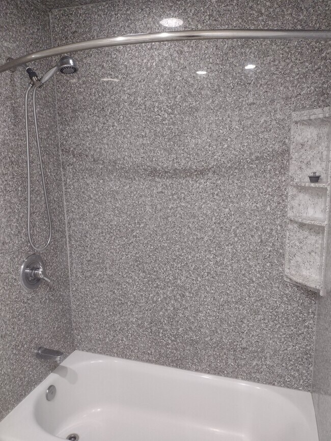 Building Photo - 83 Avon Ln