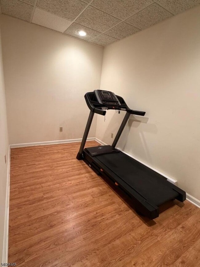 Building Photo - 41 Manor Dr