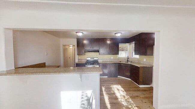 Building Photo - Fresh 3BR/2BA • Pet Friendly • Garage • Mo...