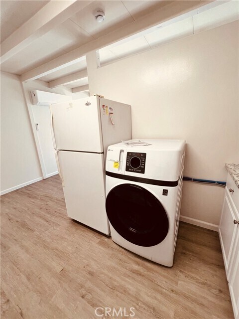 Building Photo - 635 Palm Dr