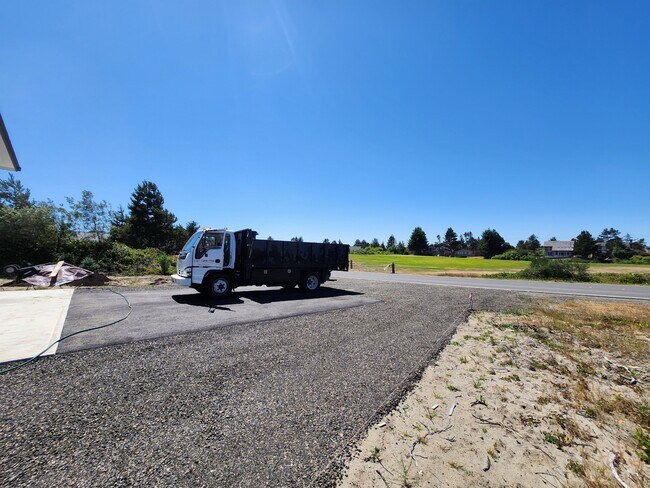 Building Photo - 514 Canal Dr NE