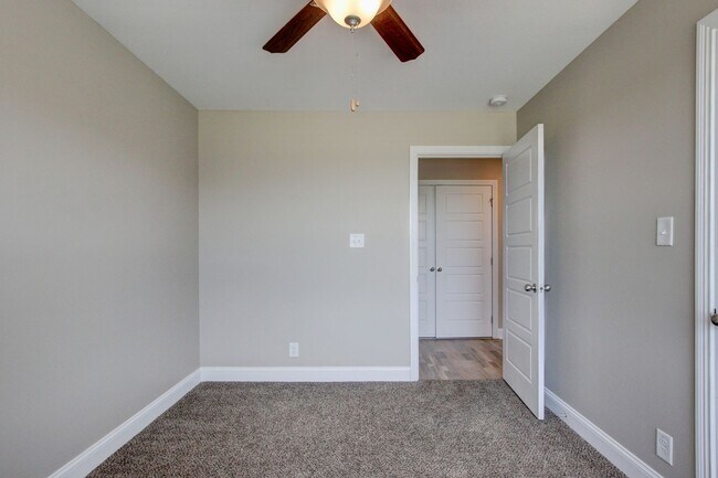Building Photo - 1121 Cardinal Creek Dr