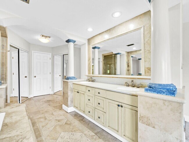 Building Photo - 258 Kidd St