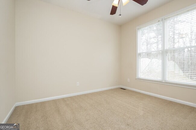 Building Photo - 3075 Woodbridge Ln