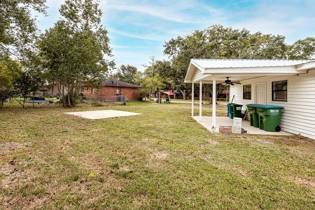 Building Photo - 4703 Bronfair Ave