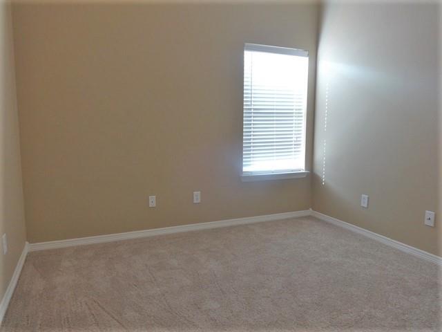Building Photo - 2225 Highland Hills Dr