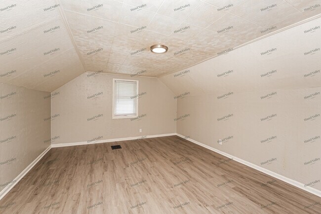 Building Photo - 5493 Thomas St