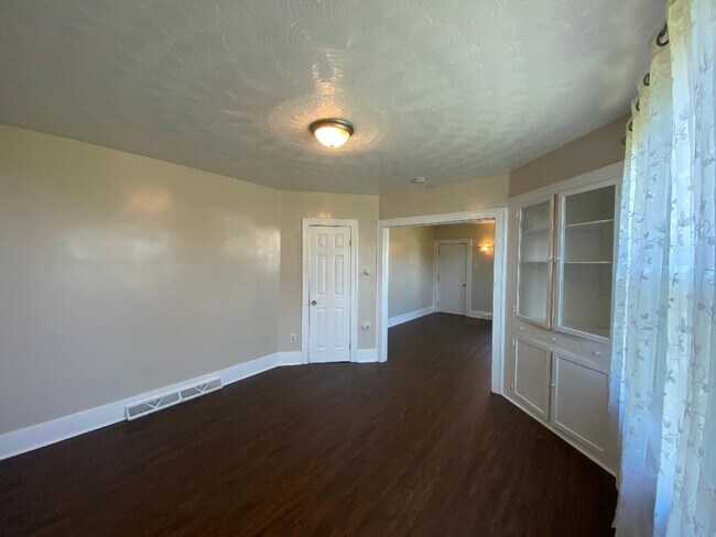 Building Photo - 218 N 12th Ave