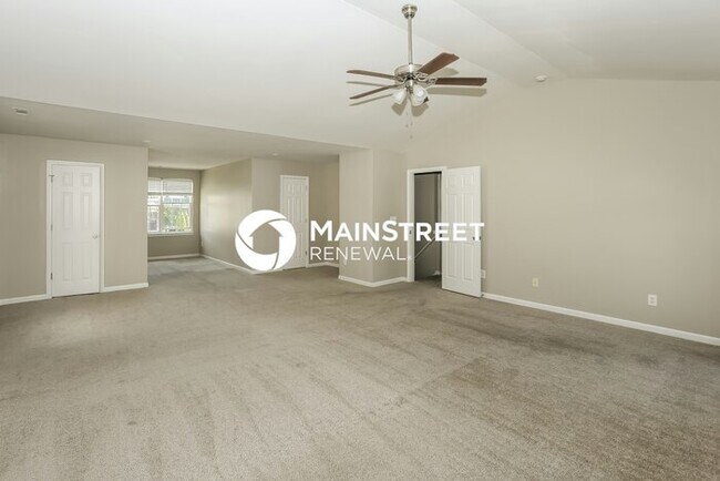Building Photo - 4 Bedroom Pet-Friendly Home in Charlotte, NC with Main Street Renewal