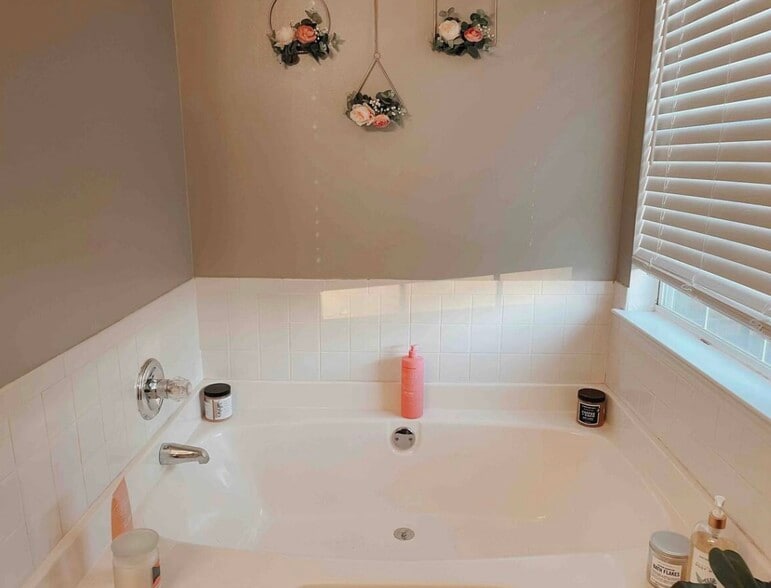 Building Photo - 4505 Idlewood Park
