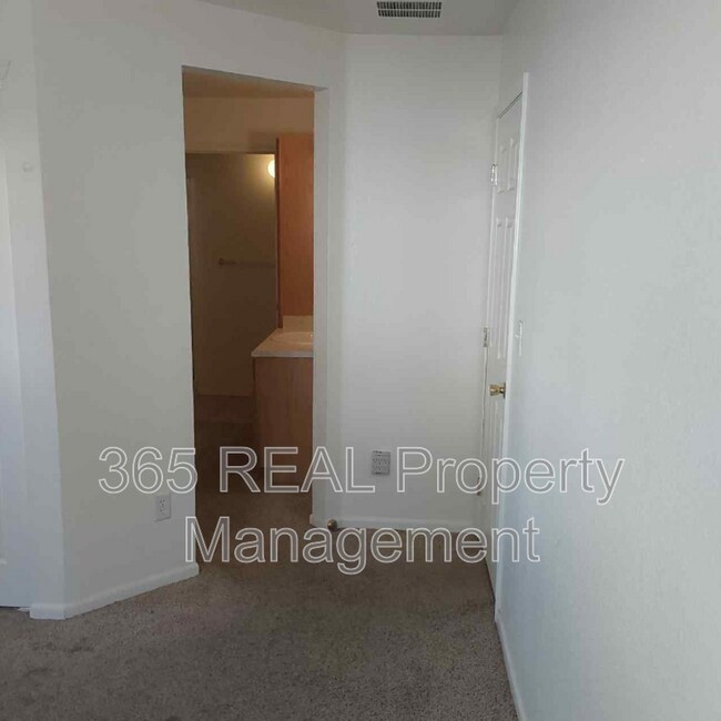 Building Photo - 2551 W 24th St