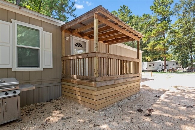 Building Photo - 211 Woodstock