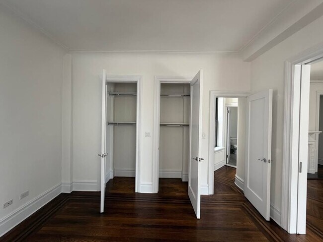 Building Photo - 166 W 72nd St