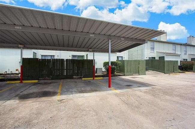 Building Photo - 8704 Victorian Village Dr