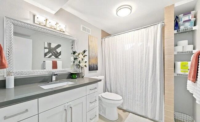 Building Photo - Beautiful Kent WA Home! Apply Today!